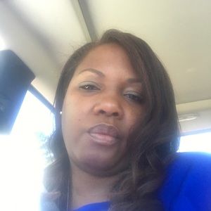 Meet your Posher, Dena